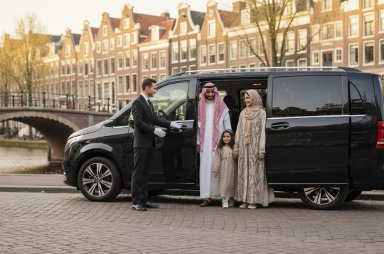 دليل حجز سيارة مع سائق في امستردام: كيف تضمن الرفاهية والخصوصية لعائلتك في 2026؟